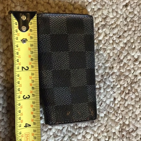 Louis Vuitton key holder checker print - Picture 8 of 10